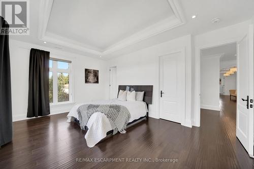 9737 Bathurst St, Richmond Hill, ON - Indoor Photo Showing Bedroom