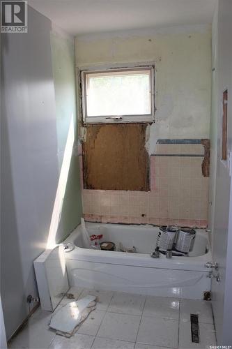 116 1St Street E, Climax, SK - Indoor Photo Showing Laundry Room