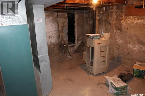 116 1St Street E, Climax, SK - Indoor Photo Showing Basement