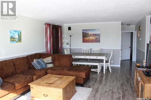 114 1St Street E, Climax, SK - Indoor Photo Showing Living Room
