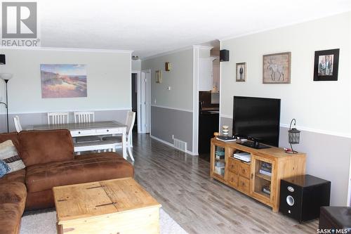 114 1St Street E, Climax, SK - Indoor Photo Showing Living Room