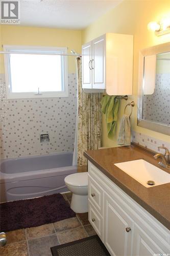 114 1St Street E, Climax, SK - Indoor Photo Showing Bathroom