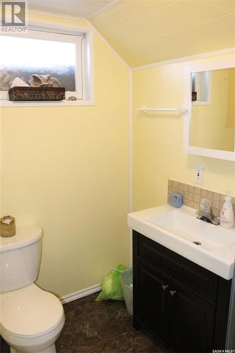 114 1St Street E, Climax, SK - Indoor Photo Showing Bathroom