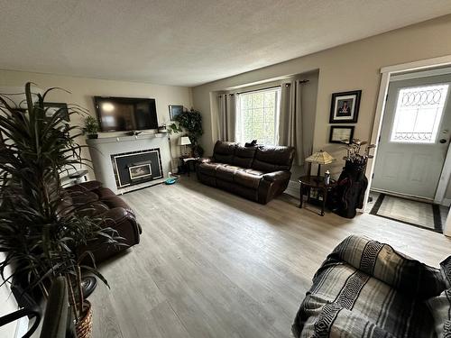 1683 Bailey Street, Trail, BC - Indoor Photo Showing Living Room With Fireplace