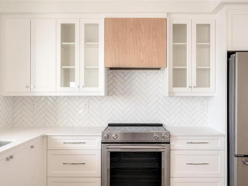 401-9716 Third St, Sidney, BC - Indoor Photo Showing Kitchen With Upgraded Kitchen