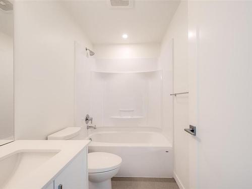 401-9716 Third St, Sidney, BC - Indoor Photo Showing Bathroom