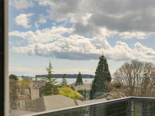 401-9716 Third St, Sidney, BC - Outdoor With View