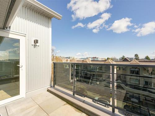 401-9716 Third St, Sidney, BC - Outdoor With Balcony