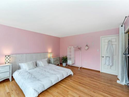 3562 Verner Ave, Cobble Hill, BC - Indoor Photo Showing Bedroom