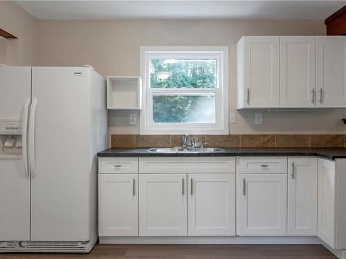 847 Heriot Bay Rd, Quadra Island, BC - Indoor Photo Showing Kitchen With Double Sink