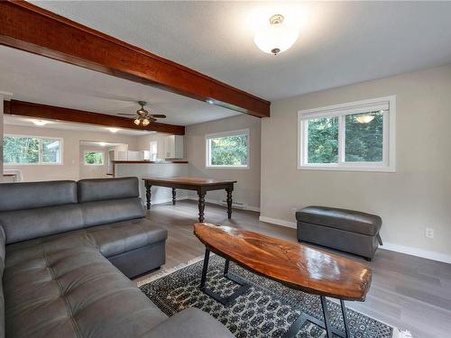 847 Heriot Bay Rd, Quadra Island, BC - Indoor Photo Showing Living Room