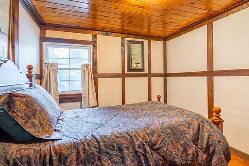 24 Lake Road, Selkirk, ON - Indoor Photo Showing Bedroom