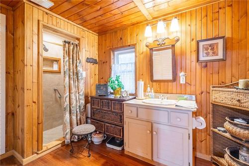 24 Lake Road, Selkirk, ON - Indoor Photo Showing Bathroom