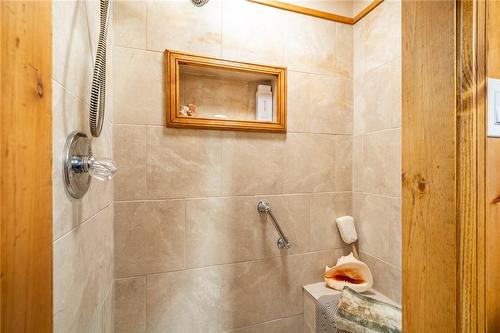 24 Lake Road, Selkirk, ON - Indoor Photo Showing Bathroom