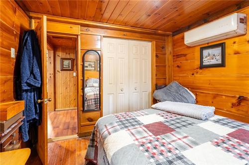 24 Lake Road, Selkirk, ON - Indoor Photo Showing Bedroom