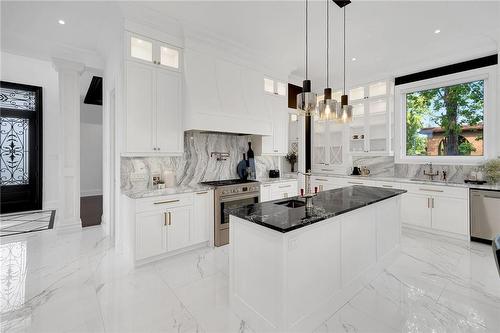 9737 Bathurst Street, Richmond Hill, ON - Indoor Photo Showing Kitchen With Upgraded Kitchen