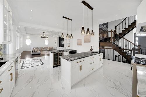 9737 Bathurst Street, Richmond Hill, ON - Indoor Photo Showing Kitchen With Upgraded Kitchen