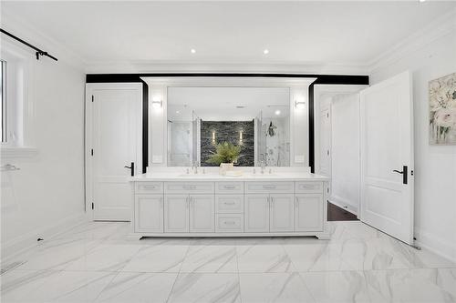 9737 Bathurst Street, Richmond Hill, ON - Indoor Photo Showing Bathroom