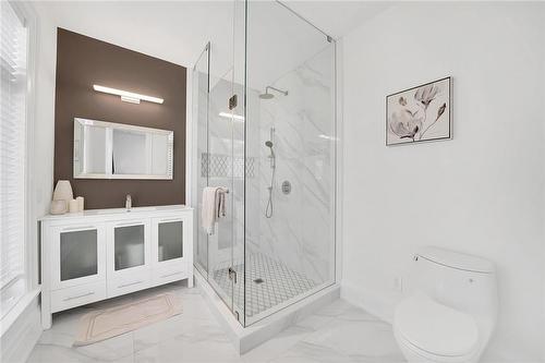 9737 Bathurst Street, Richmond Hill, ON - Indoor Photo Showing Bathroom
