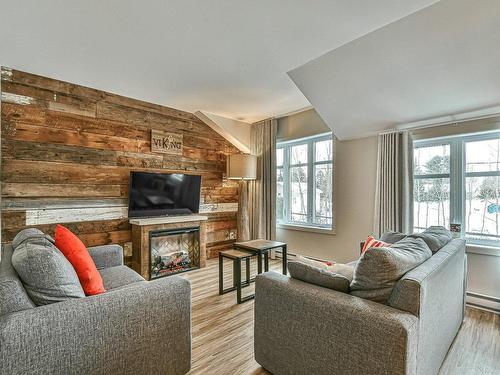 Living room - 302-50 Ch. Masson, Sainte-Marguerite-Du-Lac-Masson, QC - Indoor Photo Showing Living Room With Fireplace