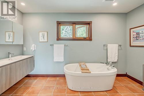 331 Mountsberg Rd, Hamilton, ON - Indoor Photo Showing Bathroom