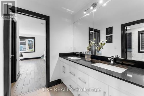 48 Kenmir Avenue, Niagara-On-The-Lake, ON - Indoor Photo Showing Bathroom