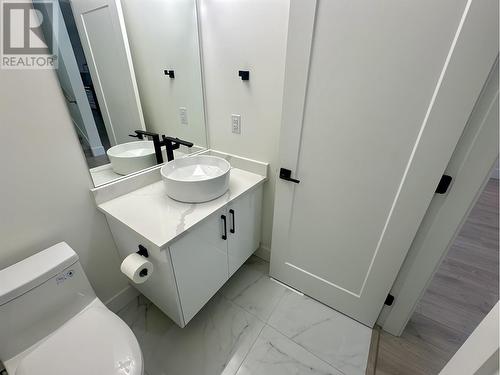 11 23108 Lougheed Hwy Highway, Maple Ridge, BC - Indoor Photo Showing Bathroom