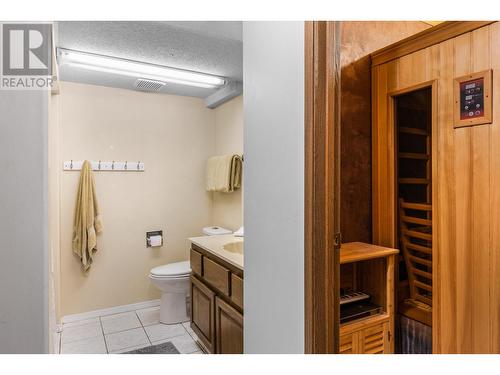 995 Toovey Road, Kelowna, BC - Indoor Photo Showing Bathroom
