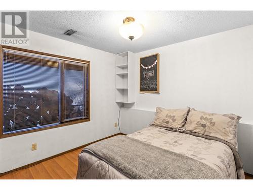 995 Toovey Road, Kelowna, BC - Indoor Photo Showing Bedroom