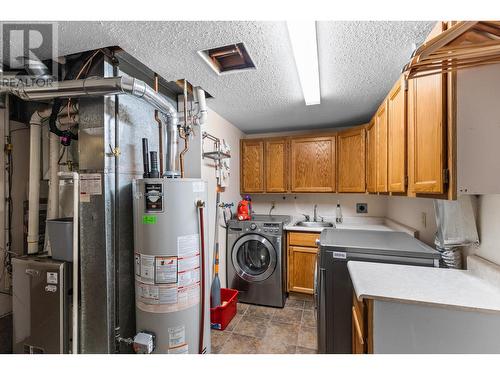 995 Toovey Road, Kelowna, BC - Indoor Photo Showing Laundry Room