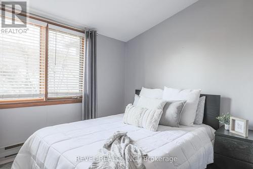 25 Lakeview Cottage Road, Kawartha Lakes, ON - Indoor Photo Showing Bedroom