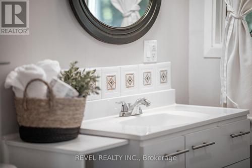 25 Lakeview Cottage Road, Kawartha Lakes, ON - Indoor Photo Showing Bathroom