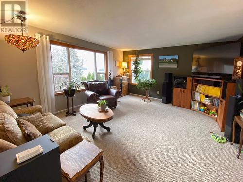 180 Hillcrest Avenue, Port Edward, BC - Indoor Photo Showing Living Room