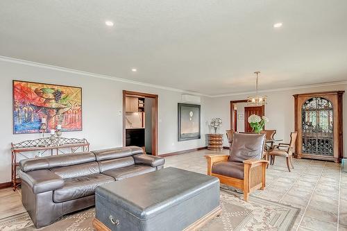 331 Mountsberg Road, Flamborough, ON - Indoor Photo Showing Living Room