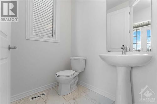 653 Persimmon Way, Ottawa, ON - Indoor Photo Showing Bathroom