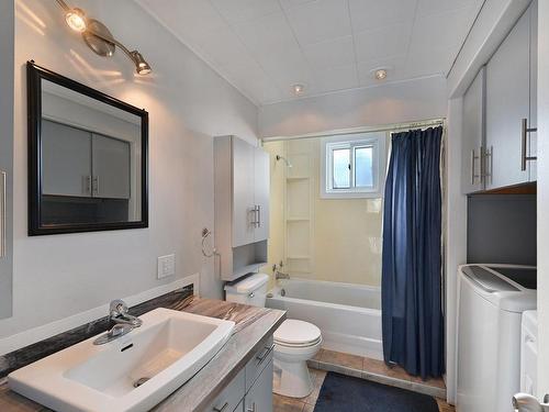 Bathroom - 93 Rue Tremblay, Saint-Jean-Sur-Richelieu, QC - Indoor Photo Showing Bathroom