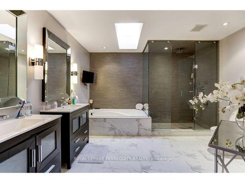 107 Thornbrook Crt, Vaughan, ON - Indoor Photo Showing Bathroom