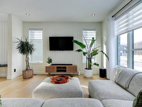 Living room - 85 Rue De La Canadienne, Saint-Jean-Sur-Richelieu, QC - Indoor Photo Showing Living Room