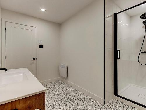 Bathroom - 85 Rue De La Canadienne, Saint-Jean-Sur-Richelieu, QC - Indoor Photo Showing Bathroom