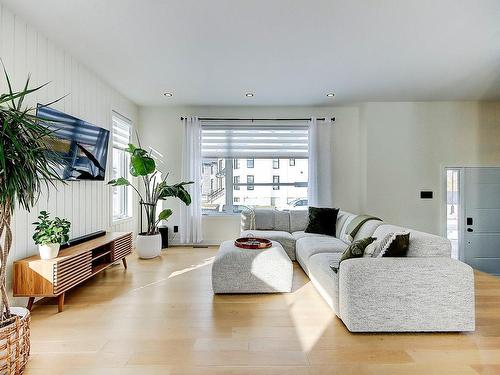 Living room - 85 Rue De La Canadienne, Saint-Jean-Sur-Richelieu, QC - Indoor Photo Showing Living Room