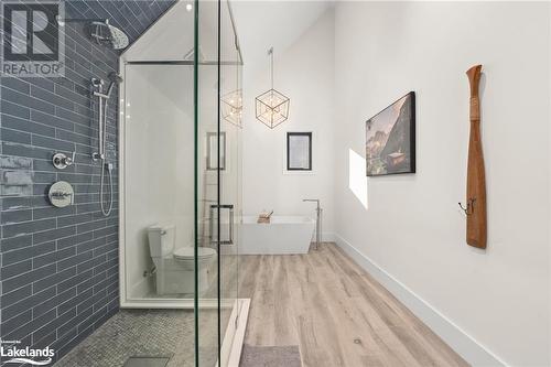 Second Floor Primary Bath 5-piece - 3196 West Shore Road, Haliburton, ON - Indoor Photo Showing Bathroom