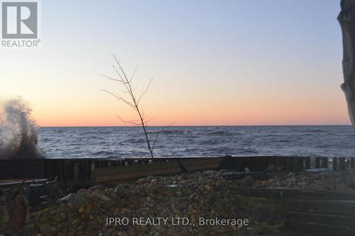 18212 Erie Shore Dr, Chatham-Kent, ON - Outdoor With Body Of Water With View