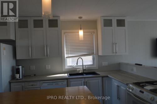 18212 Erie Shore Dr, Chatham-Kent, ON - Indoor Photo Showing Kitchen With Double Sink
