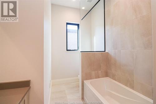 638 Lily Mac Boulevard, Windsor, ON - Indoor Photo Showing Bathroom