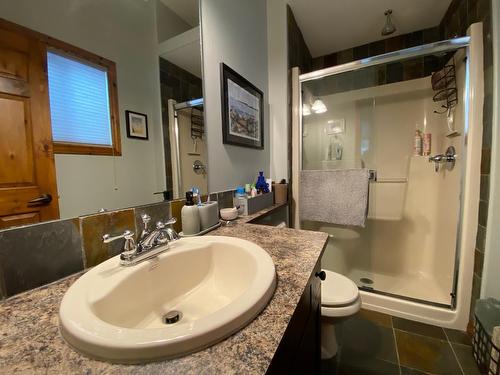 7331 Revelstoke Drive, Radium Hot Springs, BC - Indoor Photo Showing Bathroom