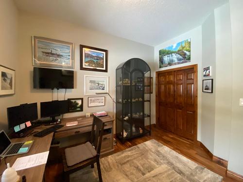 7331 Revelstoke Drive, Radium Hot Springs, BC - Indoor Photo Showing Other Room