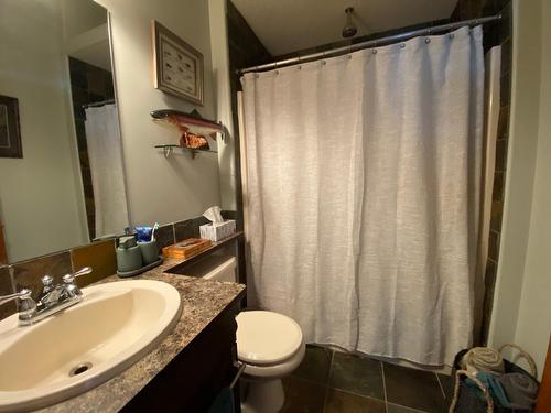 7331 Revelstoke Drive, Radium Hot Springs, BC - Indoor Photo Showing Bathroom