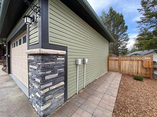 7331 Revelstoke Drive, Radium Hot Springs, BC - Outdoor With Exterior