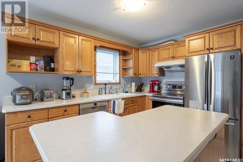 2939 St James Crescent, Regina, SK - Indoor Photo Showing Kitchen