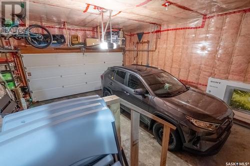 2939 St James Crescent, Regina, SK - Indoor Photo Showing Garage